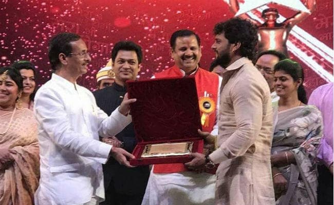 खेसारीलाल को मिला यूपी रत्न सम्मान