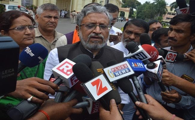 तेजस्वी यादव को बर्खास्त करने की हिम्मत भी दिखाए नीतीश कुमार : सुशील मोदी तेजस्वी यादव को बर्खास्त करने की हिम्मत भी दिखाए नीतीश कुमार : सुशील मोदी