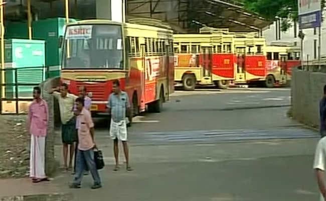 केरल में RSS कार्यकर्ता की हत्या, तीन लोग लिये गये हिरासत में केरल में RSS कार्यकर्ता की हत्या, तीन लोग लिये गये हिरासत में