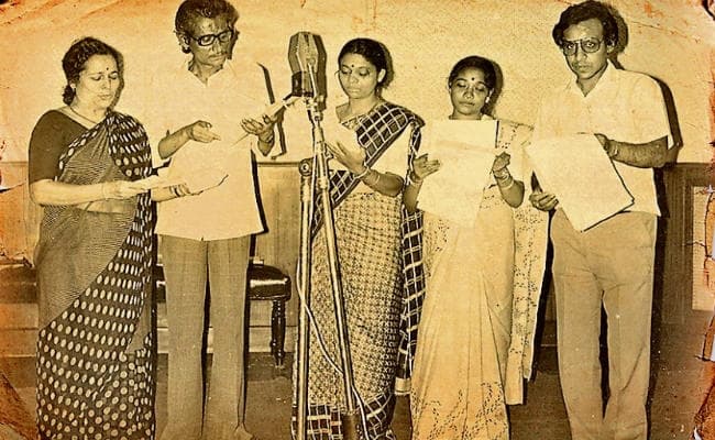 रेडियो पर फरमाइशी गीत सुनने के लिए रास्ते में परचे थमाते थे लोग