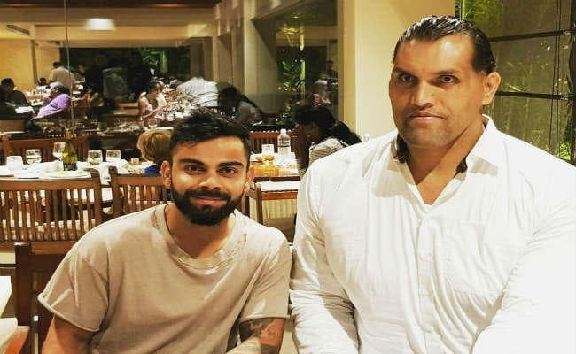 श्रीलंका को हराने के बाद ”महाबली” खली से मिले विराट कोहली, फोटो वायरल श्रीलंका को हराने के बाद ”महाबली” खली से मिले विराट कोहली, फोटो वायरल