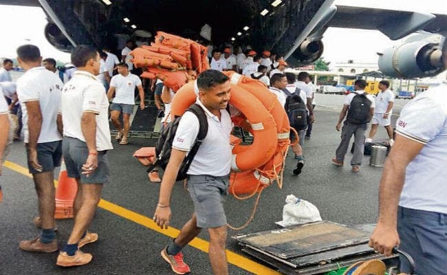 बिहार के बाढ़ग्रस्त इलाकों में उतारे गये सेना के 400 अतिरिक्त जवान, मिलेगी राहत बिहार के बाढ़ग्रस्त इलाकों में उतारे गये सेना के 400 अतिरिक्त जवान, मिलेगी राहत