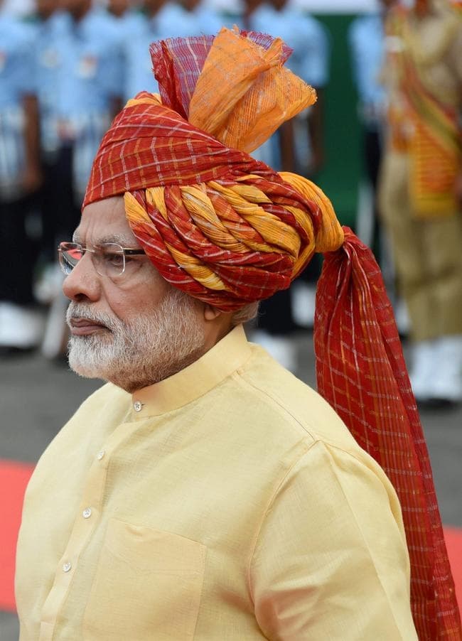 लाल किले से बोले पीएम मोदी- गोली या गाली से नहीं, गले लगाने से कश्मीर समस्या सुलझेगी