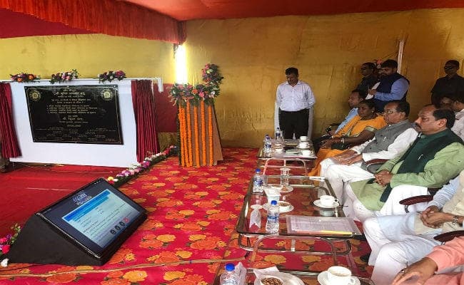 झारखंड : चार रेल परियोजनाओं का शुभारंभ, रघुवर ने कहा – झारखंड में भी बने रेलवे का एक जोन