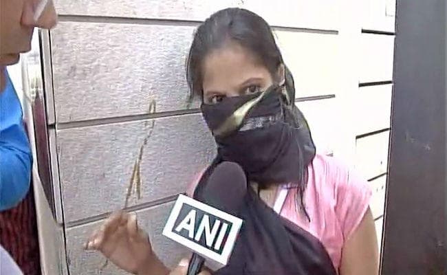 दिल्ली : फाइव स्टार होटल की महिलाकर्मी का साड़ी खिंचने वाला सिक्यूरिटी मैनेजर गिरफ्तार, बेल दिल्ली : फाइव स्टार होटल की महिलाकर्मी का साड़ी खिंचने वाला सिक्यूरिटी मैनेजर गिरफ्तार, बेल