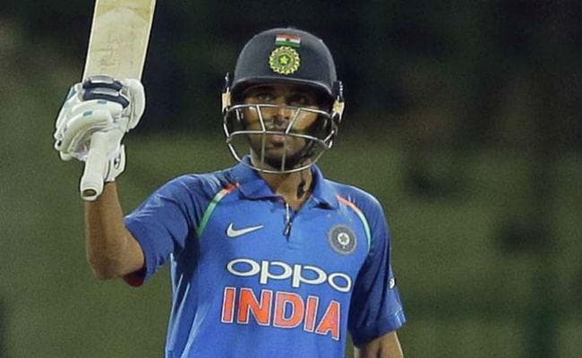 INDvsSL : धौनी के अनुभव से जीती टीम इंडिया, हर रन के बाद समझाते थे भुवनेश्वर को INDvsSL : धौनी के अनुभव से जीती टीम इंडिया, हर रन के बाद समझाते थे भुवनेश्वर को