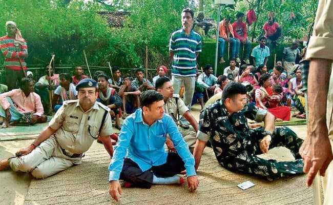 खूंटी : जानें क्यों ग्रामीण इतने हुए उग्र, समझौता करने गए SP-DSP को बनाया बंधक, 13 घंटे बाद हुए मुक्त