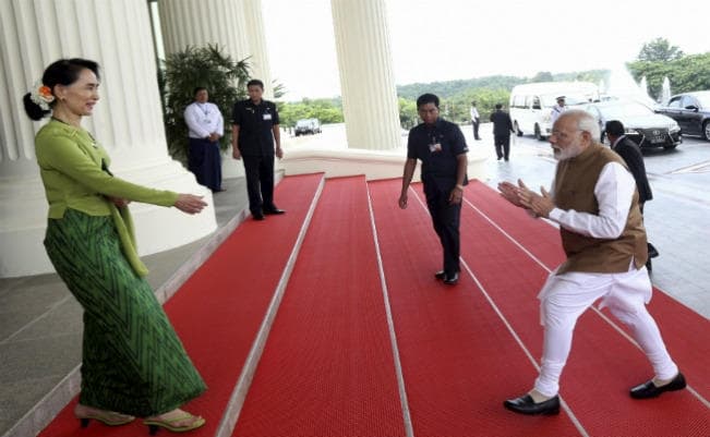 रोहिंग्या मुसलमान पर आखिर क्या चाहते हैं प्रधानमंत्री नरेंद्र मोदी और आंग सान सू की? रोहिंग्या मुसलमान पर आखिर क्या चाहते हैं प्रधानमंत्री नरेंद्र मोदी और आंग सान सू की?