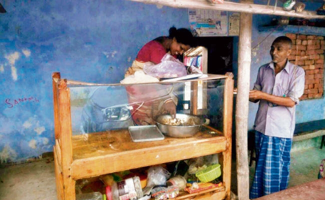 शराबबंदी के डेढ़ साल बाद : खोला ढाबा, घर में लौटीं खुशियां शराबबंदी के डेढ़ साल बाद : खोला ढाबा, घर में लौटीं खुशियां