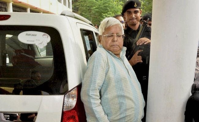 रेल हादसों पर बोले लालू- पहले ही कहा था खूंटा बदलने से भैंस ज़्यादा दूध नहीं देती रेल हादसों पर बोले लालू- पहले ही कहा था खूंटा बदलने से भैंस ज़्यादा दूध नहीं देती