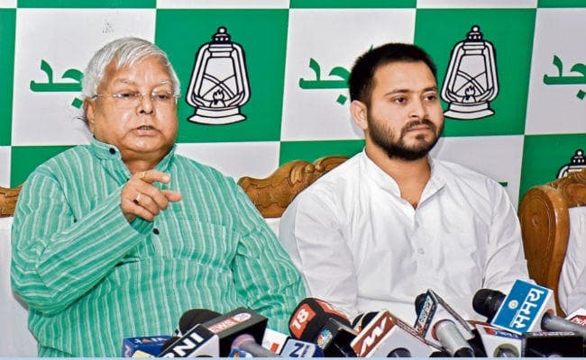 BIHAR सृजन घोटाला मामला : जुलाई में बैंक से 14 बार निकासी, पांच बार चेक हुआ बाउंस : लालू प्रसाद