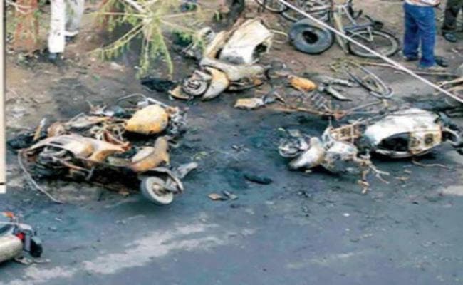 बिहार : गया में नेट सर्फिंग करते दो संदिग्ध गिरफ्तार, अहमदाबाद ब्लास्ट से लिंक होने की आशंका बिहार : गया में नेट सर्फिंग करते दो संदिग्ध गिरफ्तार, अहमदाबाद ब्लास्ट से लिंक होने की आशंका