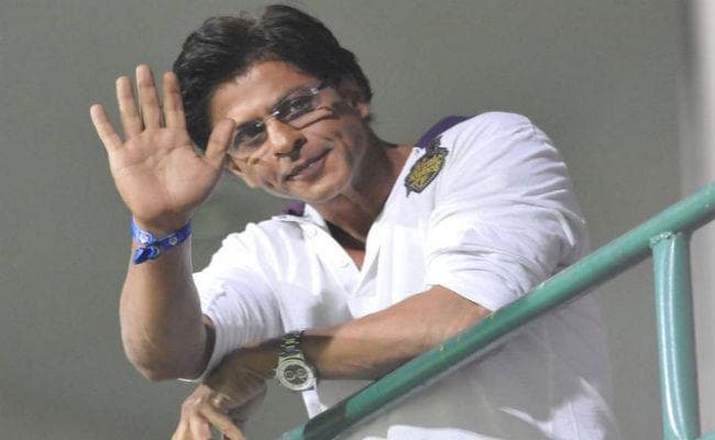Twitter पर इतनी हुई SRK के फॉलाेअर्स की संख्या, जानें Big B से हैं कितने पीछे…!