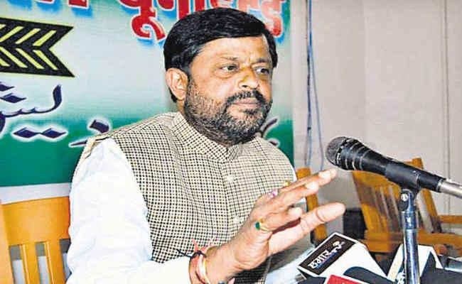 बिहार कांग्रेस की अंदरूनी कलह सतह पर, JDU ने दिया विधायकों को खुला आमंत्रण बिहार कांग्रेस की अंदरूनी कलह सतह पर, JDU ने दिया विधायकों को खुला आमंत्रण