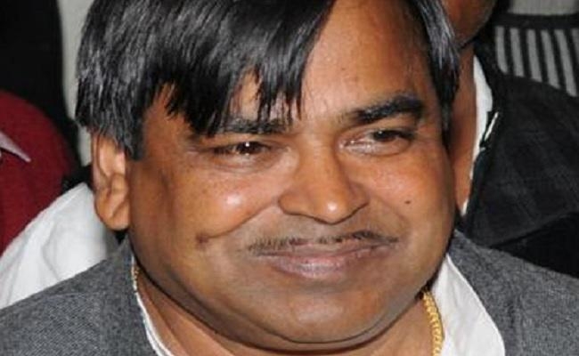 गैंगरप के आरोपी यूपी के पूर्व मंत्री गायत्री प्रसाद प्रजापति की जमानत अर्जी फिर खारिज गैंगरप के आरोपी यूपी के पूर्व मंत्री गायत्री प्रसाद प्रजापति की जमानत अर्जी फिर खारिज