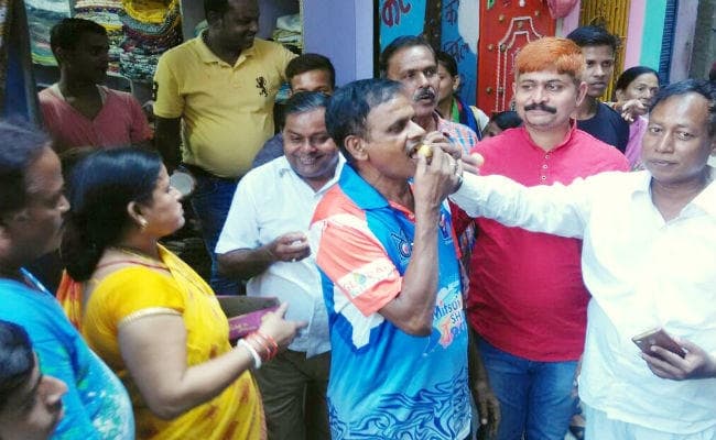 ”बिहारी” हैं डेब्यू टेस्ट में शतक ठोंकनेवाले मुंबई निवासी पृथ्वी शॉ, शतक ठोंकने पर पैतृक गांव में मना जश्न