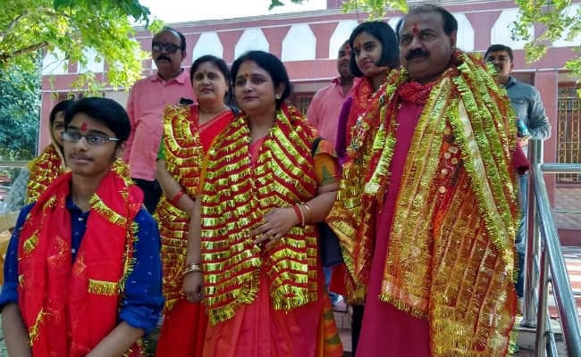 सांसद सुनील सिंह व सीसीएल सीएमडी गोपाल सिंह ने इटखोरी मंदिर में की पूजा-अर्चना
