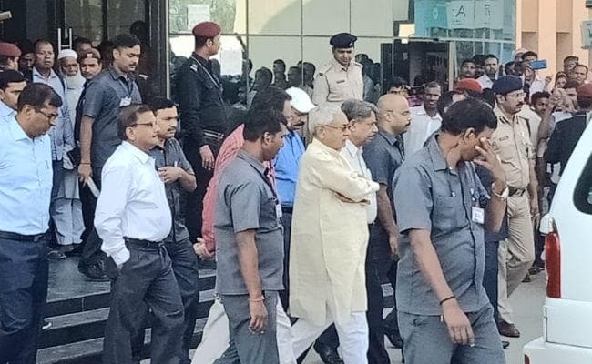 पटना एम्स में CM नीतीश कुमार का हुआ सिटी स्कैन, स्वास्थ्य परीक्षण के बाद चिकित्सकों से सलाह लेकर वापस लौटे पटना एम्स में CM नीतीश कुमार का हुआ सिटी स्कैन, स्वास्थ्य परीक्षण के बाद चिकित्सकों से सलाह लेकर वापस लौटे