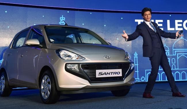 IN PICS: Hyundai की कार लॉन्चिंग पर ऐसे नजर आए बॉलीवुड किंग शाहरुख खान