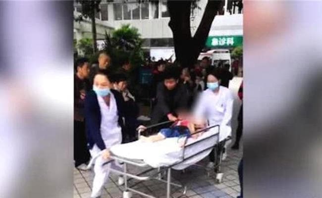 China : बच्चों के स्कूल में महिला ने चाकू से मचाया कोहराम, 14 बच्चों को घायल किया
