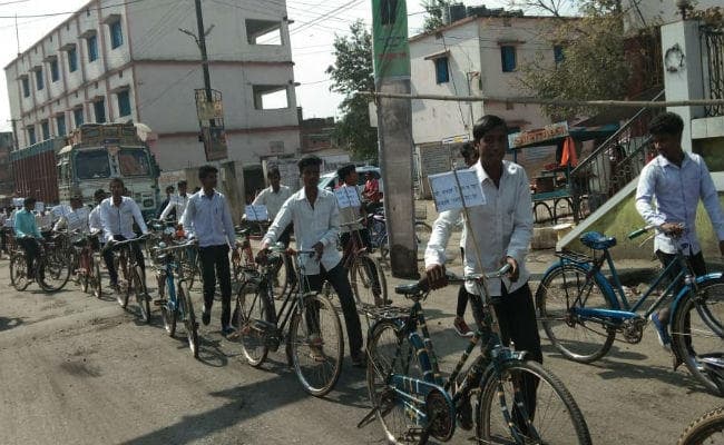 बड़कागांव : पर्यावरण संरक्षण की शपथ के साथ स्कूली बच्चों ने निकाली जागरुकता रैली