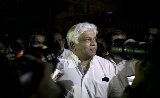 श्रीलंका के पूर्व क्रिकेटर अर्जुन रणतुंगा गिरफ्तार