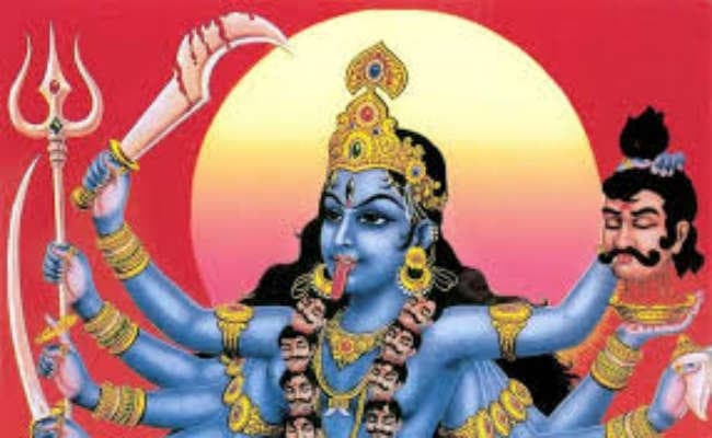पंडालों में खुले मां काली के पट माता लक्ष्मी के कलश स्थापित
