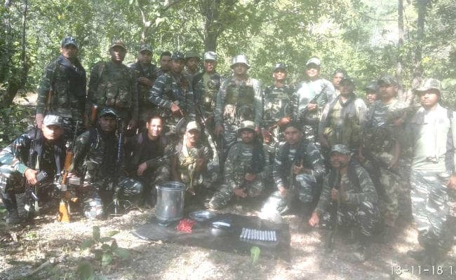 गुमला : पुलिस को उड़ाने की योजना फेल, बनालात जंगल से भारी मात्रा में विस्फोटक बरामद