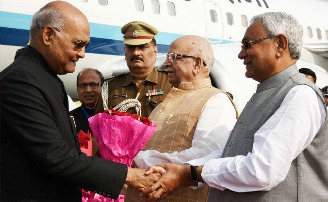 एक दिवसीय बिहार दौरे पर पटना पहुंचे राष्ट्रपति, राज्यपाल-मुख्यमंत्री समेत कई लोगों ने किया स्वागत, देखें वीडियो एक दिवसीय बिहार दौरे पर पटना पहुंचे राष्ट्रपति, राज्यपाल-मुख्यमंत्री समेत कई लोगों ने किया स्वागत, देखें वीडियो