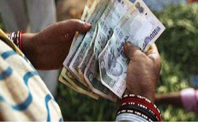 सीतामढ़ी : करती हैं सोलह शृंगार और लेती हैं विधवा पेंशन, चार-पांच साल से ले रही थी लाभ