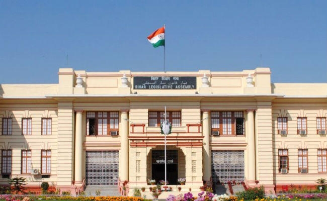 बिहार विधानमंडल का शीतकालीन सत्र : शोक संवेदना के बाद दोनों सदनों में मंगलवार तक के लिए कार्यवाही स्थगित