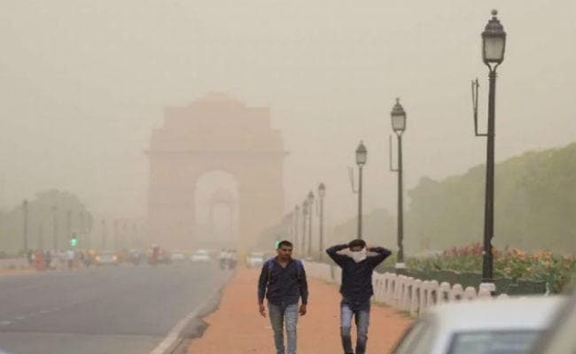दिल्ली की हवा फिर हुई ”जहरीली”, रविवार को और बिगड़ सकते हैं हालात