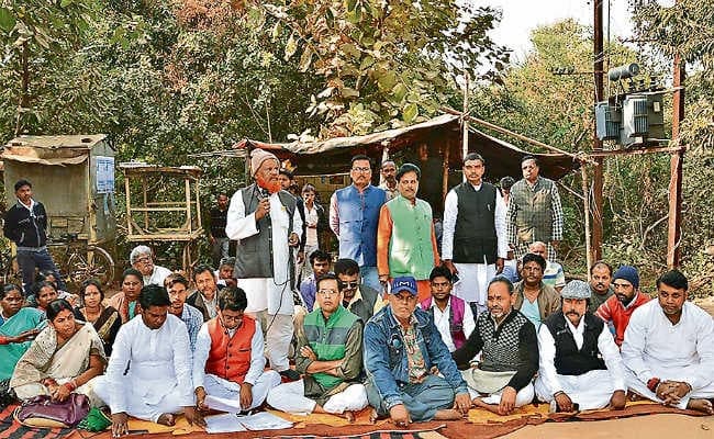 देवघर : जदयू ने किया धरना-प्रदर्शन, अकाल क्षेत्र घोषित करने की मांग, सौंपा 18 सूत्री मांग पत्र