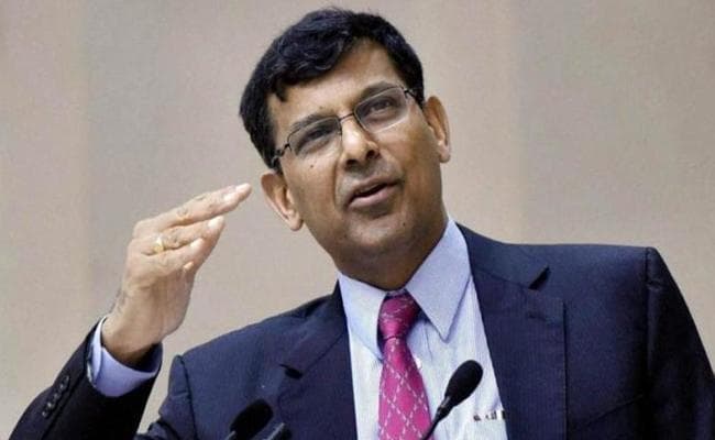 RBI के पूर्व गवर्नर रघुराम राजन ने मोदी सरकार को कहा आलसी, बोले-सार्वजनिक क्षेत्र के बैंकों पर सरकारी आदेश आैर निर्देशों का बोझ करे