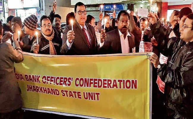 रांची : 21 को होनेवाली राष्ट्रव्यापी हड़ताल को लेकर बैंककर्मियों ने किया प्रदर्शन