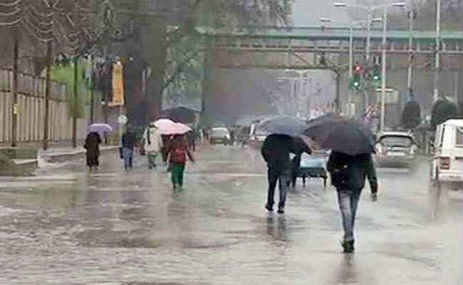 पटना : राजधानी में देर रात बूंदाबांदी, बढ़ी ठंड