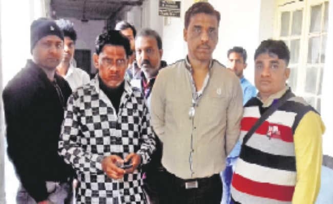 आसनसोल : ट्रेन से 20 लाख के सामान गायब, आरपीएफ का मामला बता पार्सल विभाग ने झाड़ा पल्ला आसनसोल : ट्रेन से 20 लाख के सामान गायब, आरपीएफ का मामला बता पार्सल विभाग ने झाड़ा पल्ला