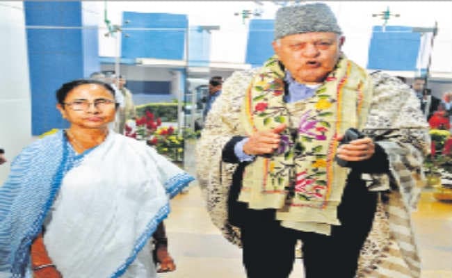 कोलकाता : आजाद देश की जनता गुलाम : ममता