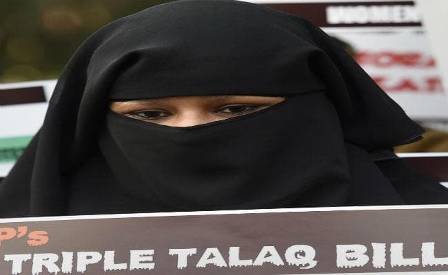 अब बजट सत्र में ‘ट्रिपल तलाक’ बिल को पास कराने की कोशिश करेगी सरकार अब बजट सत्र में ‘ट्रिपल तलाक’ बिल को पास कराने की कोशिश करेगी सरकार