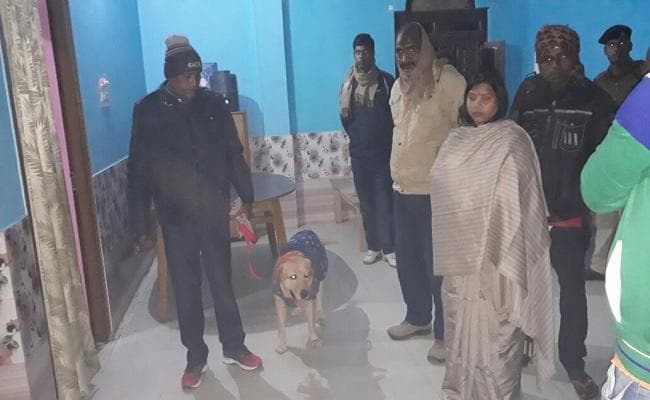 बिहार : विधायक बीमा भारती के घर से 10 लाख की चोरी, पिस्टल भी गायब बिहार : विधायक बीमा भारती के घर से 10 लाख की चोरी, पिस्टल भी गायब