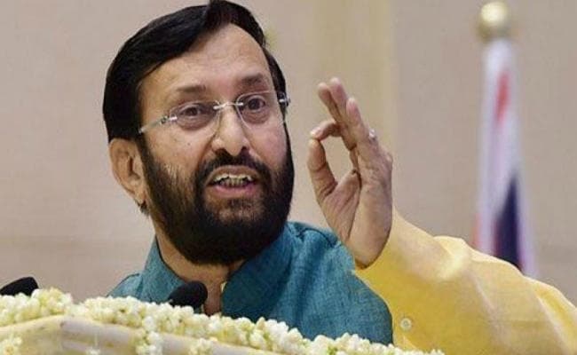 डार्विन पर सत्यपाल सिंह के विवादित बयान पर प्रकाश जावडेकर को देना पड़ा दखल, दी हिदायत डार्विन पर सत्यपाल सिंह के विवादित बयान पर प्रकाश जावडेकर को देना पड़ा दखल, दी हिदायत