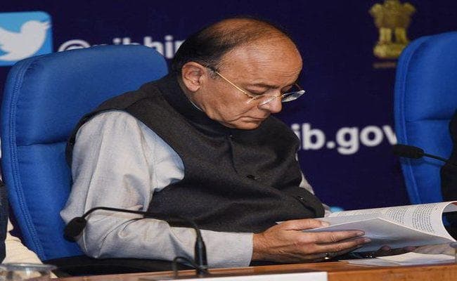 राजकोषीय घाटा 3.3 फीसदी रहने का अनुमान, कुल व्यय 24.42 लाख करोड़ रुपये राजकोषीय घाटा 3.3 फीसदी रहने का अनुमान, कुल व्यय 24.42 लाख करोड़ रुपये