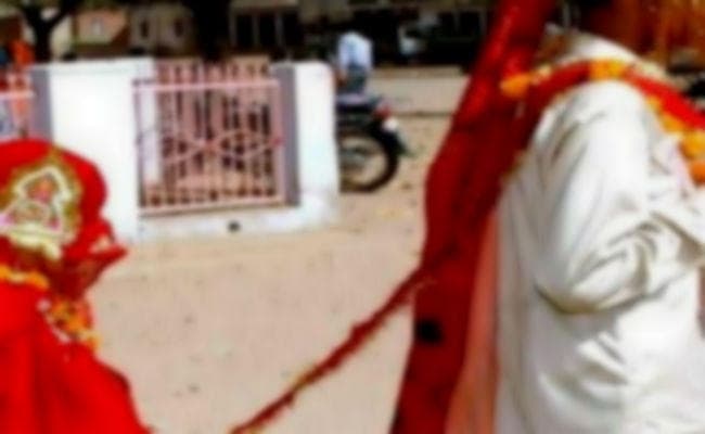 माता-पिता करा रहे थे नाबालिग बेटी की शादी, भाई की शिकायत पर रोकी गयी