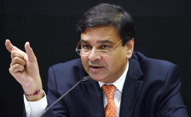 रिजर्व बैंक की मौद्रिक नीति का एलान, ब्याज दरों में कोई बदलाव नहीं रिजर्व बैंक की मौद्रिक नीति का एलान, ब्याज दरों में कोई बदलाव नहीं