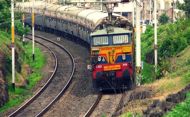 रेलवे के 13,000 कर्मचारी ड्यूटी से हैं ”गायब”, नौकरी पर जल्द ही गिरेगी गाज
