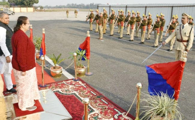 राष्ट्रमंडल संसदीय संघ सम्मेलन : पटना पहुंची सुमित्रा महाजन, एयरपोर्ट पर ही दिया गया गार्ड ऑफ ऑनर
