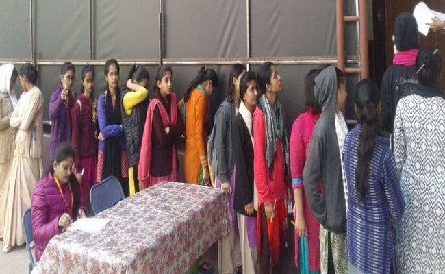 PU छात्र संघ चुनाव : 2 बजते ही वोटिंग खत्म, 4 फर्जी वोटर गिरफ्तार, शाम 7 बजे आयेगा परिणाम