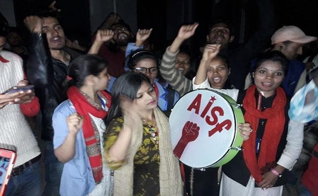 PU छात्र संघ चुनाव : काउंटिंग में गड़बड़ी का आरोप, छात्र संगठनों ने की शिकायत, देखें…VIDEO