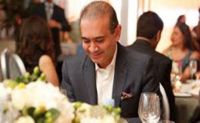 PNB घोटाले में ED की छापेमारी जारी, अब तक 5,674 करोड़ रुपये का सामान जब्त PNB घोटाले में ED की छापेमारी जारी, अब तक 5,674 करोड़ रुपये का सामान जब्त