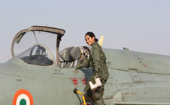 अकेले लड़ाकू विमान उड़ाकर अवनी ने रच दिया इतिहास अकेले लड़ाकू विमान उड़ाकर अवनी ने रच दिया इतिहास